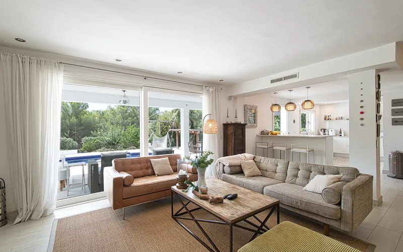 Family villa with a guest apartment and a large pool in a sought-after location in Santa Ponsa — photo 4