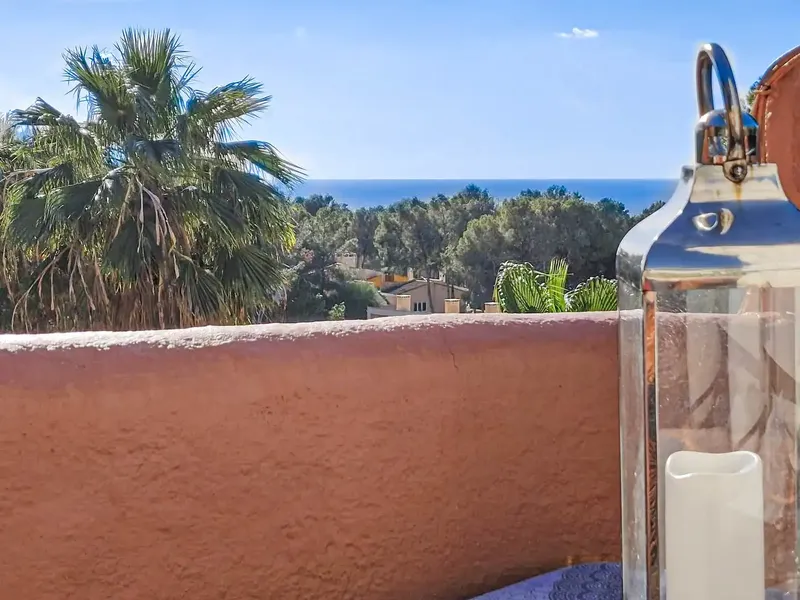 At first glance, this exceptional property captivates with its unique atmosphere. Its privileged location near the sea, its sunny terraces and — photo 1