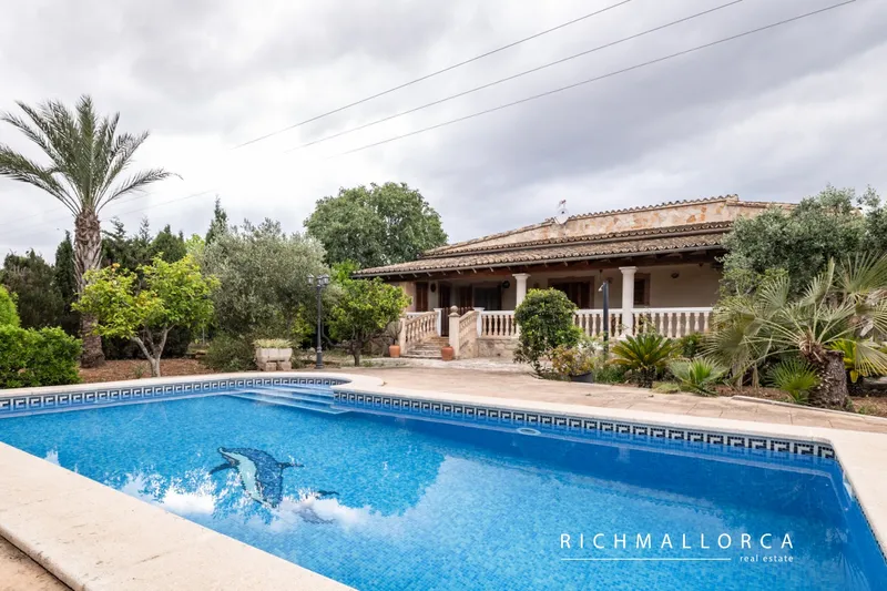 4 bedroom house for sale in Lloseta — photo 1