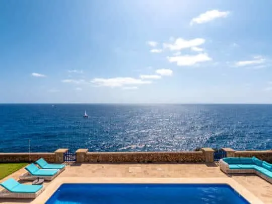 Dream villa with rental license on the first sea line in Portocolom — photo 1