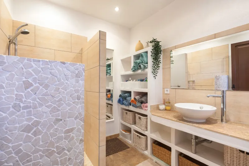 Beautiful Two-Bedroom Apartment in a Charming Complex with Swimming Pool — photo 9