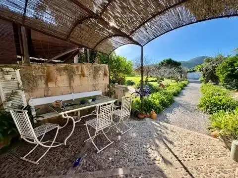 In the village of Andratx, with completely clear mountain views, southwest orientation and great brightness, we discover this beautiful ca — photo 5