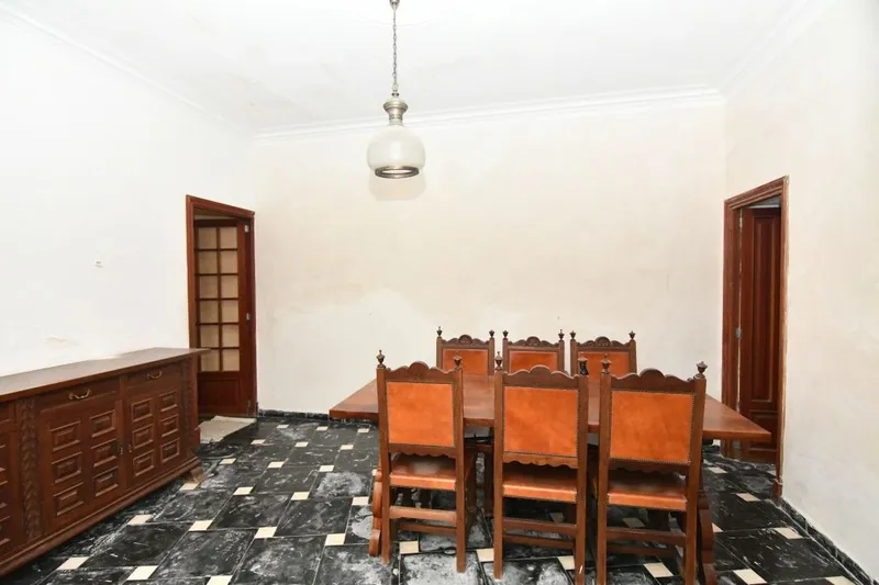 Complex of 3 independent houses of approximately 667m2 built with a large central patio — photo 4