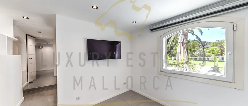 Modern Mediterranean villa in Santa Ponsa with garden and large pool — photo 10