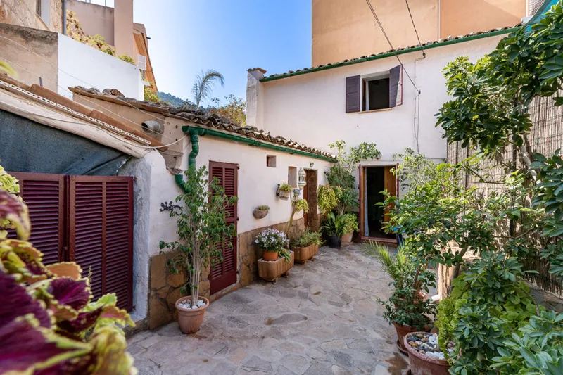 Beautiful Property of Three Houses, Ideal to Renovate — photo 8