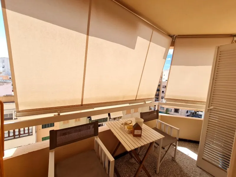 22062V - Piso muy Luminoso con Terraza en Avenida San Fernando - Palma — photo 1