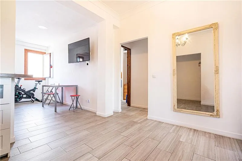 Apartment with partial ocean views — photo 4