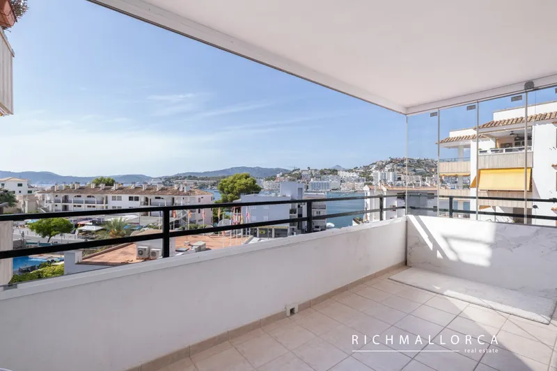 Sea view apartment in central Santa Ponça with pool and parking — photo 4