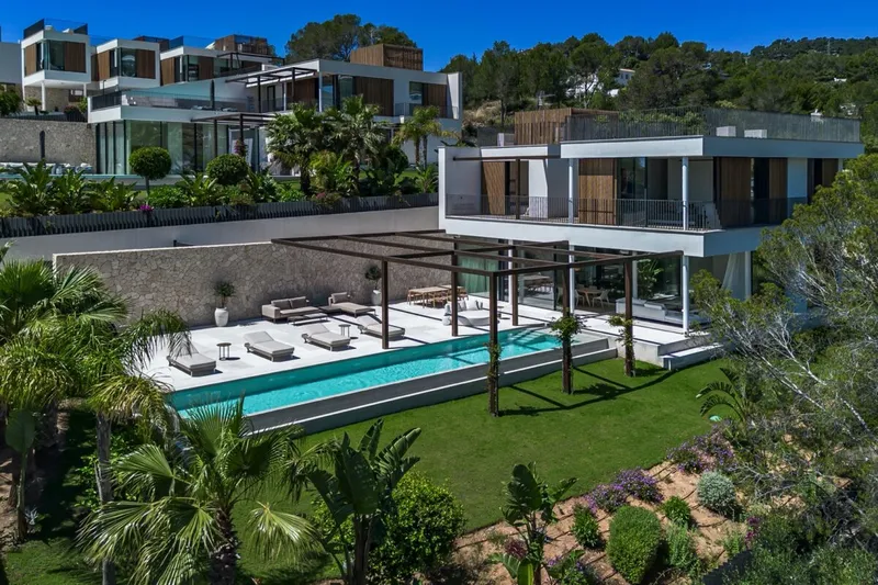 Exquisite villa with stunning mountain views near Palma — photo 1