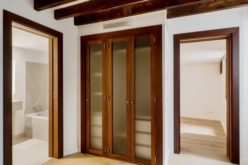 This recently renovated apartment is part of a palace in the heart of the old town, next to Palma Cathedral and — photo 11