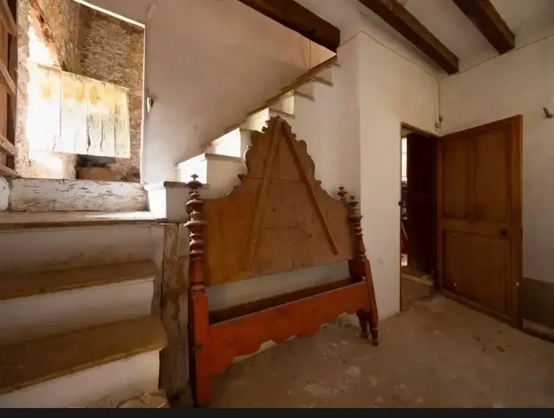 Village House in Caimari with Rustic Charm, Garden and Great Renovation Potential — photo 6