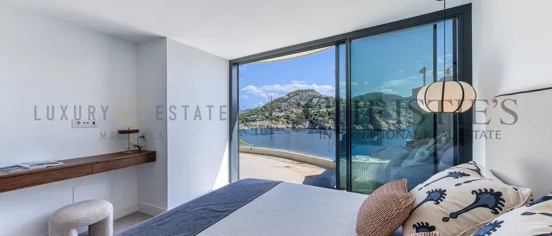 Modern ocean-view apartment in Puerto de Andratx on the waterfront — photo 7