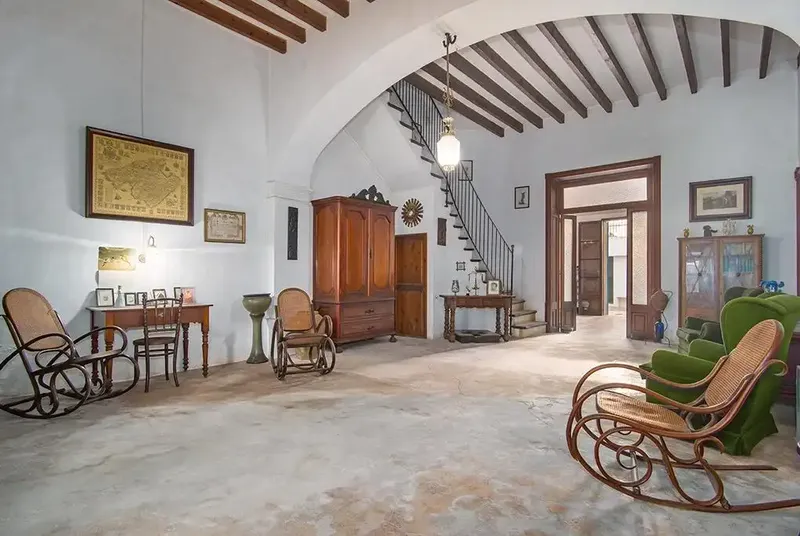 Beautiful historic property, formerly used as a pharmacy. It is located a few minutes from the center of Llucmajor. — photo 3