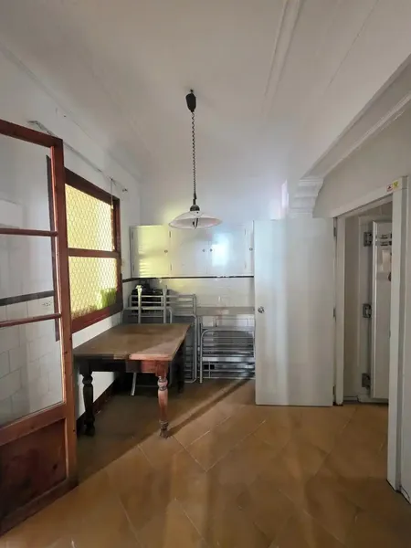 Ground floor apartment for sale (not a loft) in the sought-after area of Arxiduc. — photo 4