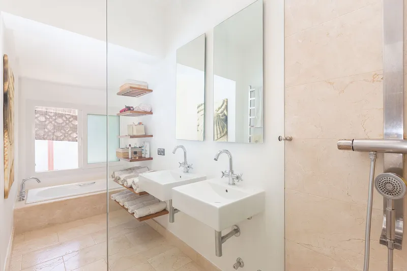 Charming house with Mediterranean flair in a quiet residential area — photo 10