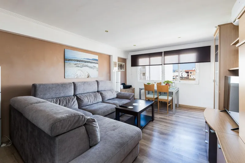 Spacious Exterior Apartment Very Bright Near the Highway — photo 1