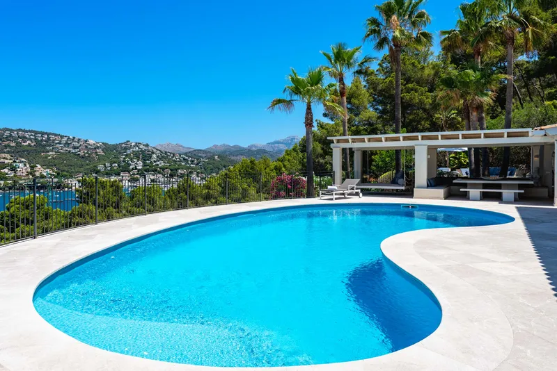 Modern Mediterranean villa with panoramic views of the sea, the harbor and the mountains — photo 4