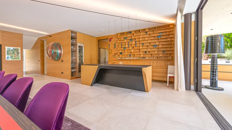 Stunning luxury villa in Santa Ponsa with an impressive design in a quiet location — photo 8