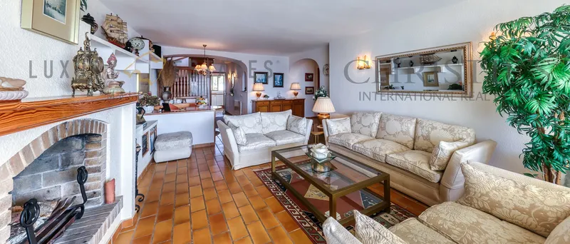 Penthouse in Palmanova in first sea line with beach access — photo 3