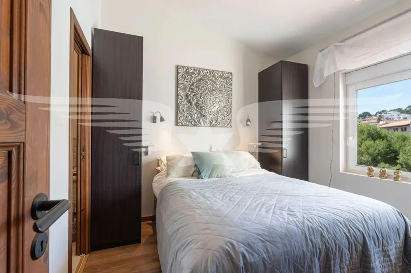 El Terreno I Townhouse with sea and harbor views — photo 10