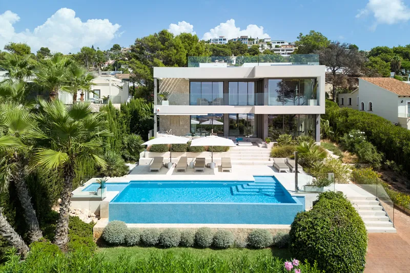 Exclusive: Impressive designer villa with sea views and garden - Marcel Remus Real Estate — photo 3