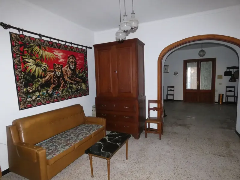 Large typical Mallorcan house for sale in the emblematic village of Petra. The property with about 270 m², built on two floors and another 10 — photo 3