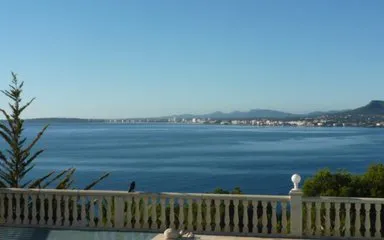 Villa in spectacular location — photo 1