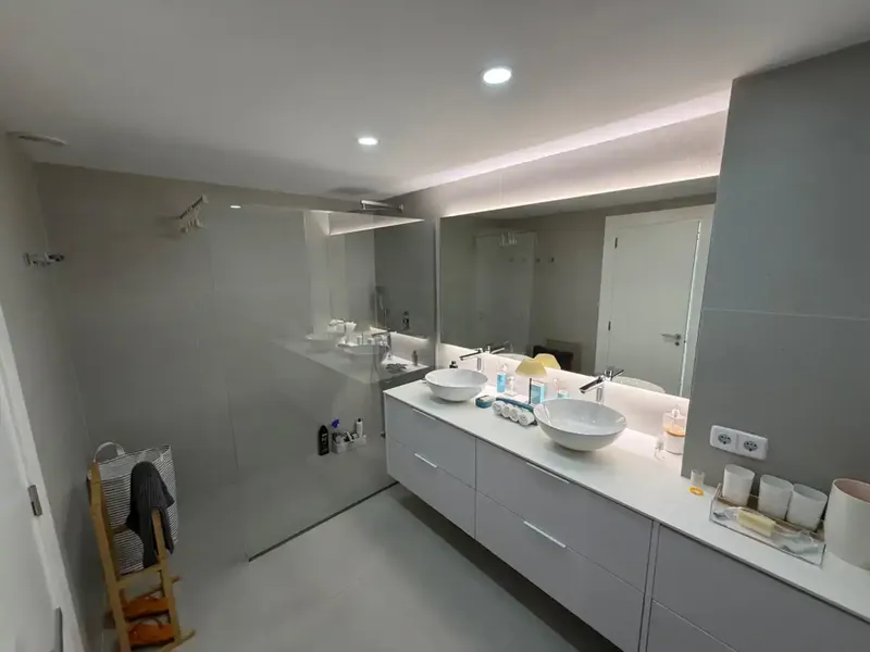 Ático de 105 m² en primera línea de mar con orientación este completamente reformada, plaza de garaje propia y acceso directo a al mar a esc — photo 10
