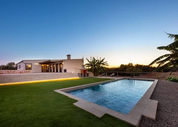 Estate in Campos — photo 1