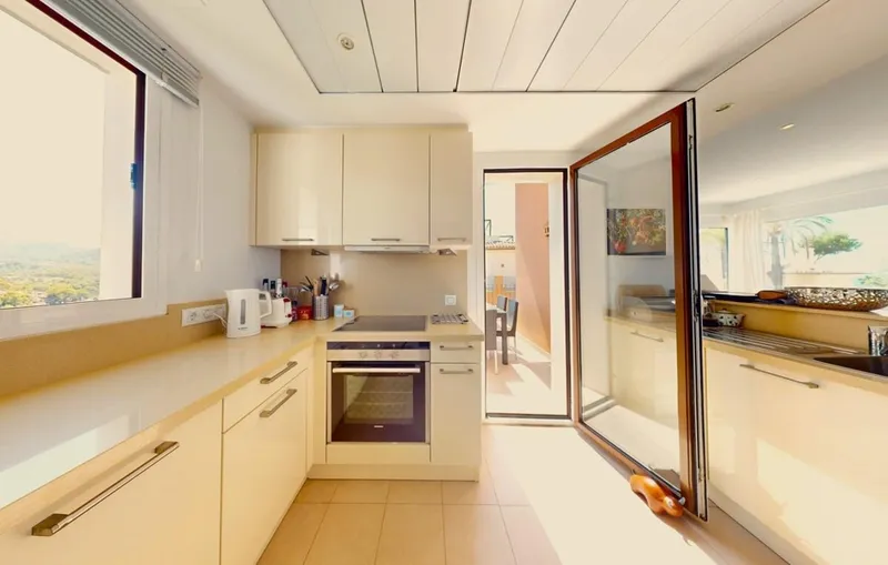 Buy a corner house with ocean views in Camp de Mar Golf — photo 10