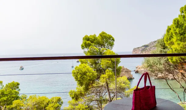 Frontline villa with direct access to the sea in Camp de Mar — photo 9
