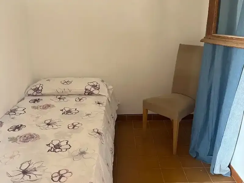 Se alquila apartamento planta baja en comunidad tranquila en sant elm a 30 metro del mar. Luminoso 3 habitaciones dos baños uno en suite com — photo 4