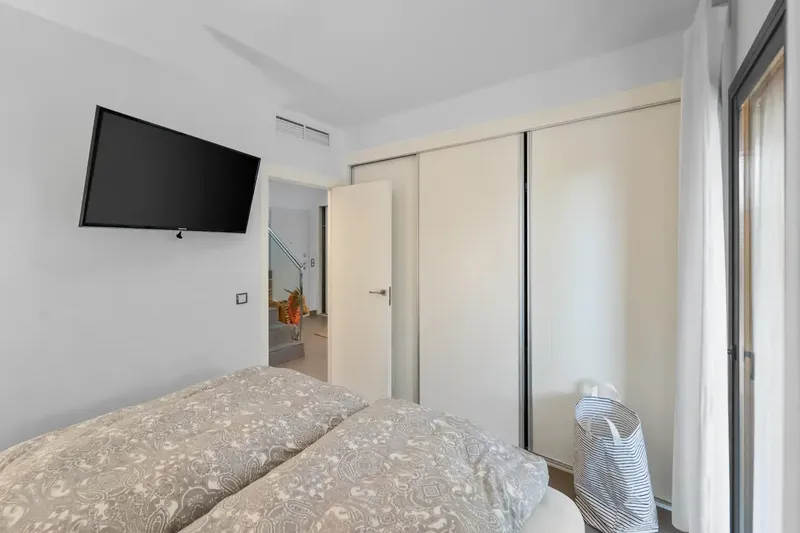 This villa, built in 2019, is located in a quiet and well-maintained residential area of Cala Murada, a few minutes by car from the — photo 9