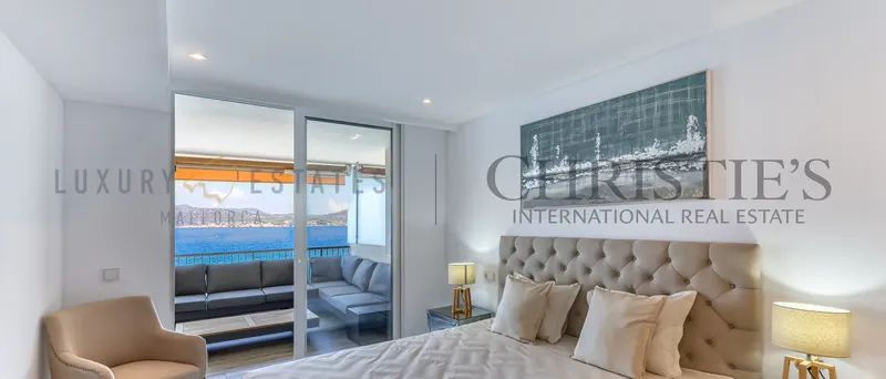 Fully renovated apartment in Santa Ponsa, Mallorca, on the beachfront with direct access to the sea — photo 9