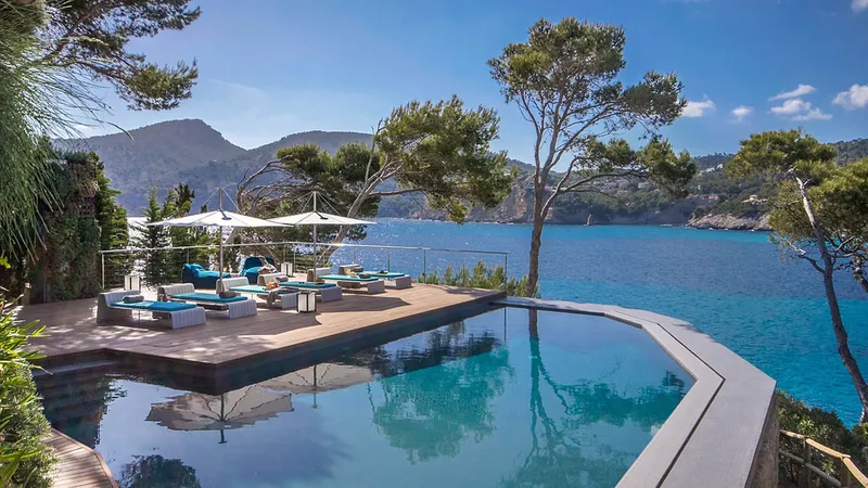 Modern luxury villa on the first sea line with direct sea access - Marcel Remus Real Estate — photo 1