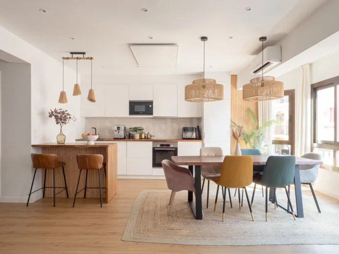 Stylish Renovated Apartment — photo 1