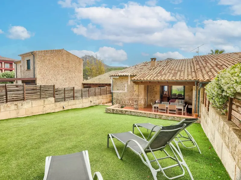 Charming townhouse a few steps from the sea in Cala Sant Vicenç — photo 4