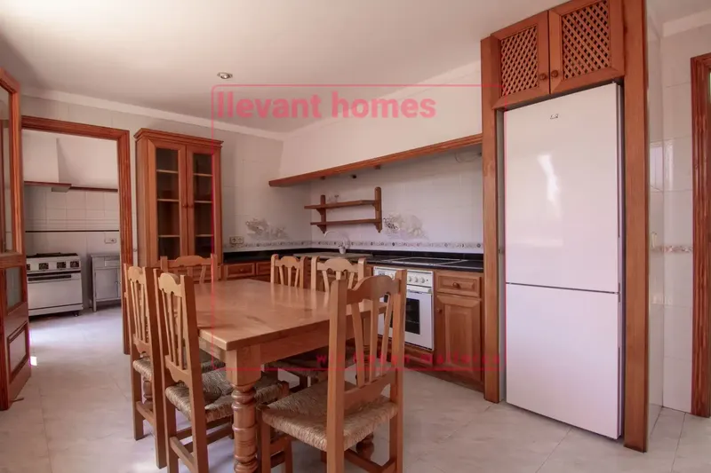 Discover your new home in the exclusive Son Floriana urbanization in Cala Bona! This impressive detached house, located in a — photo 9