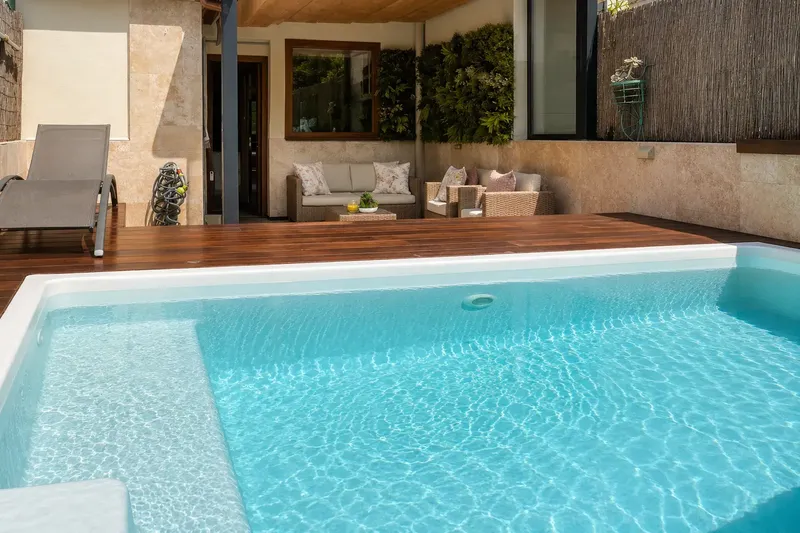 Renovated townhouse with 2 bedrooms, two terraces and pool — photo 11