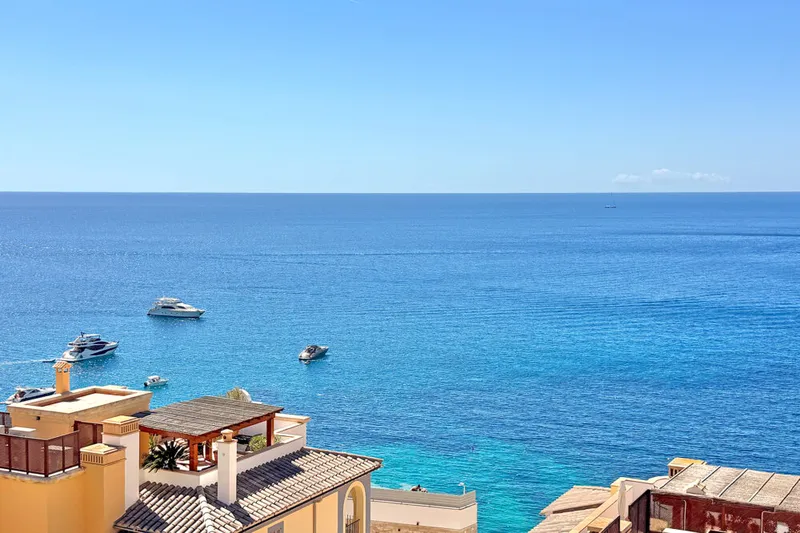 Penthouse with dream sea views and direct sea access — photo 1