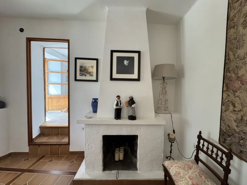 Charming 3-Bedroom Finca in the Picturesque Village of S'Arraco - S'Arraco - 3 Bedrooms, 180 m² — photo 9