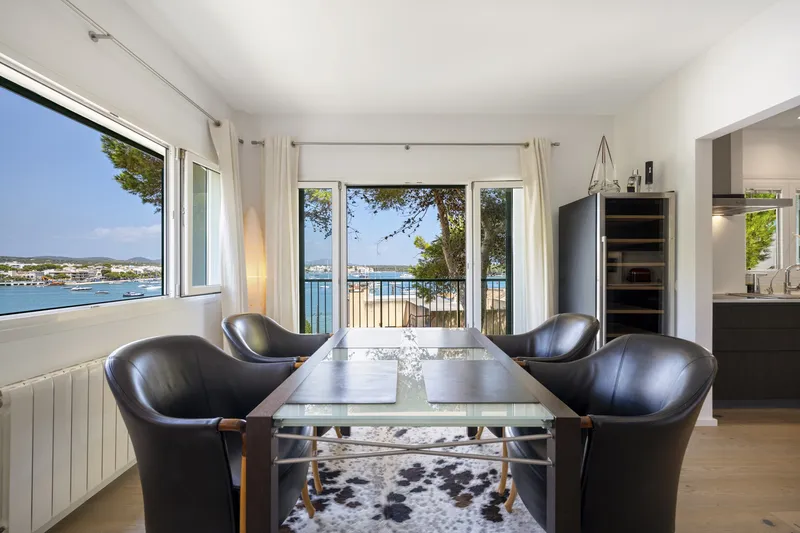Penthouse with 200 sqm roof terrace and harbour views in Portocolom — photo 4