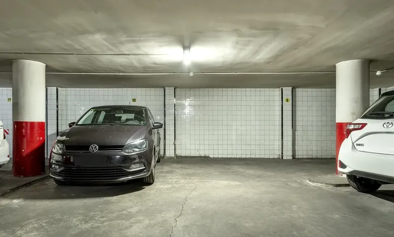 2 contiguous parking spaces in the city center — photo 7