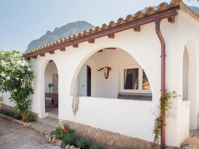 In the cozy village of Betlem, situated at the foot of the mountain and a stone's throw from the sea, this house is for sale. — photo 2