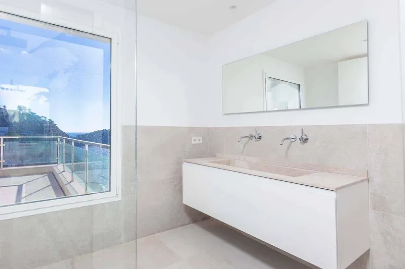 Modern renovated luxury villa with breathtaking sea views — photo 12