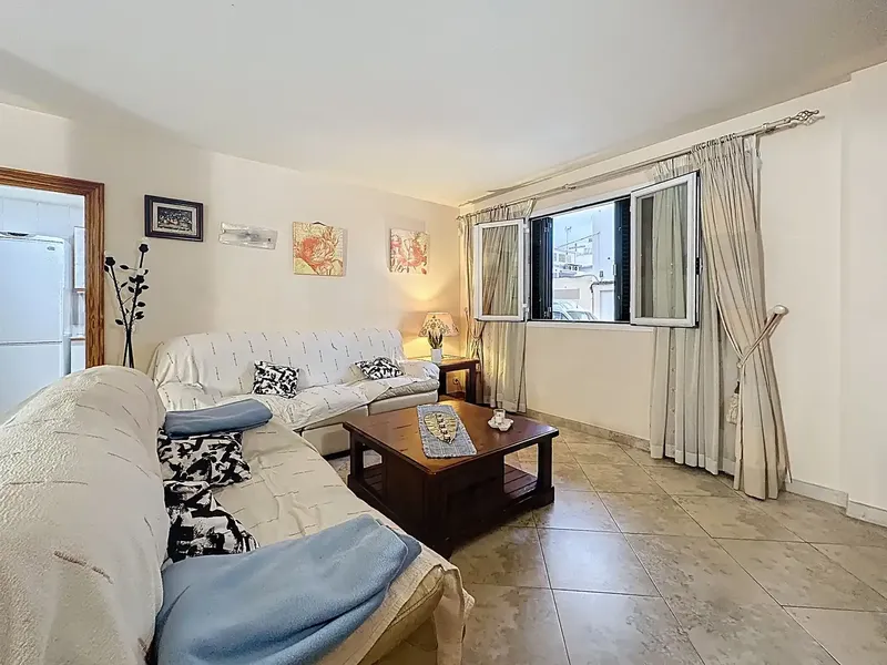 Imagina despertar cada mañana con la brisa marina acariciando tu ventana y el murmullo del Mediterráneo a solo 400 metros. Esta planta baja, — photo 2
