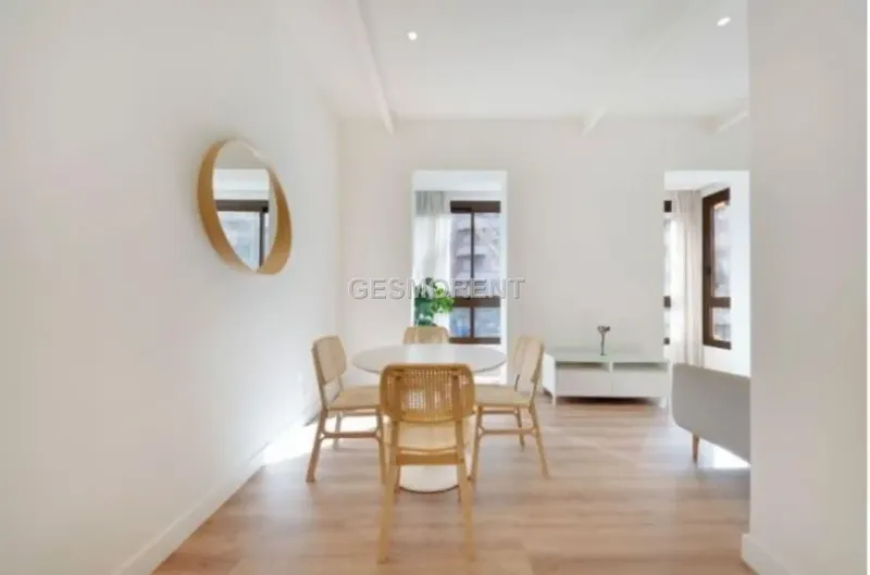Location: Residential building in the Aragón street area — photo 2