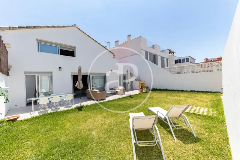 Casa pareada con terraza en alquiler en Platja de Palma — photo 1