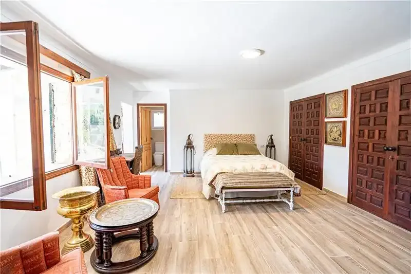 Finca on plot of approx. 7,500m2 with pool and mountain views. House of approx. 250m2, large living-dining room of approx. 42m2 with fireplace — photo 7
