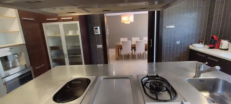 Es una Vivienda unifamiliar construida con revestimiento de piedra natural de 520 m2. Dos plantas y en parcela de 1.238 m². Consta de 5 dorm — photo 12